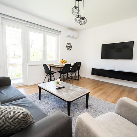 Bright 2Bdr Apartment With Balcony - Free Parking Sarajevo Exterior photo