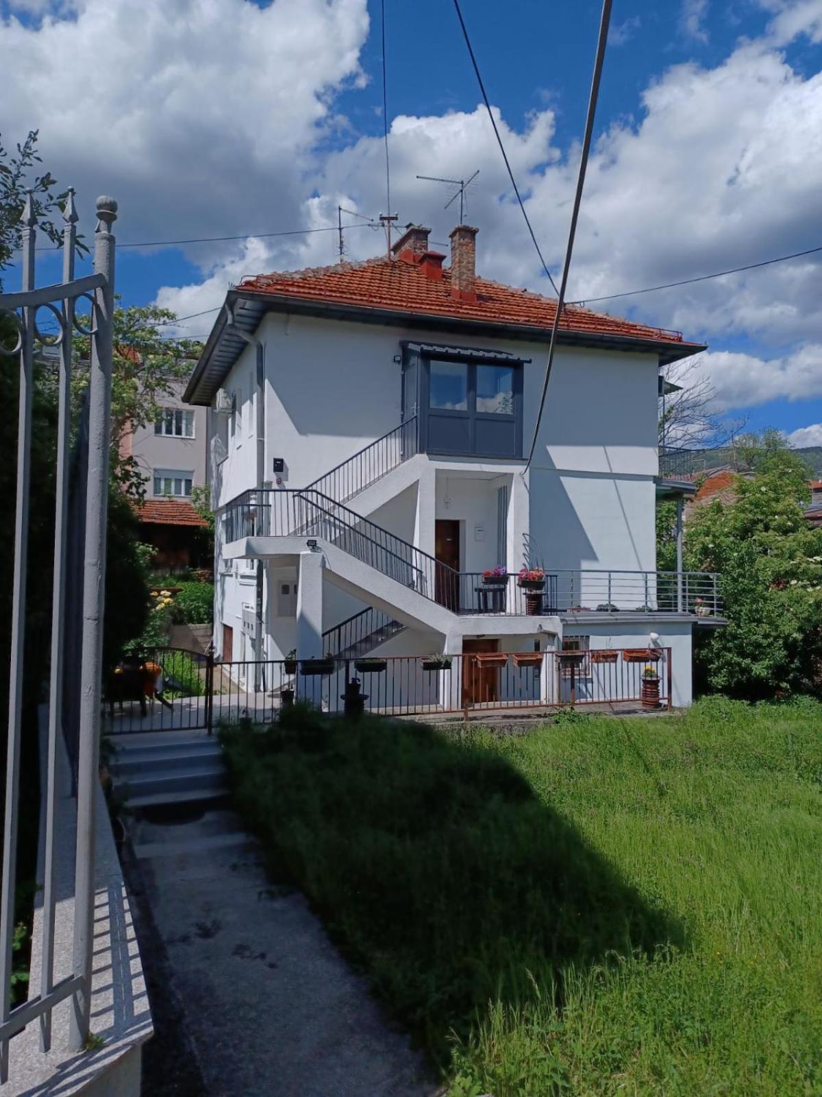 Bright 2Bdr Apartment With Balcony - Free Parking Sarajevo Exterior photo