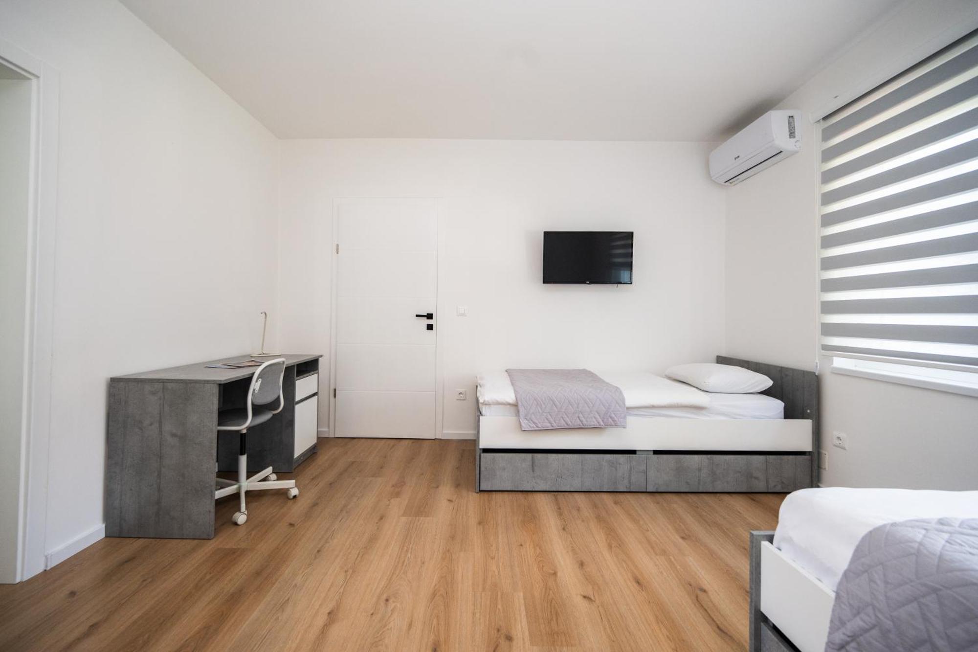Bright 2Bdr Apartment With Balcony - Free Parking Sarajevo Exterior photo