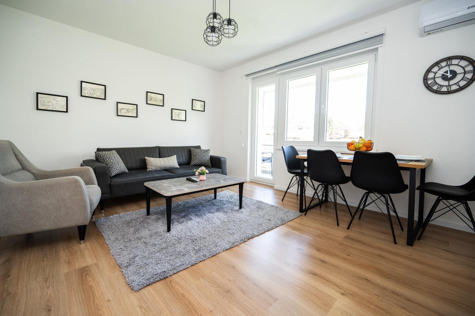 Bright 2Bdr Apartment With Balcony - Free Parking Sarajevo Exterior photo